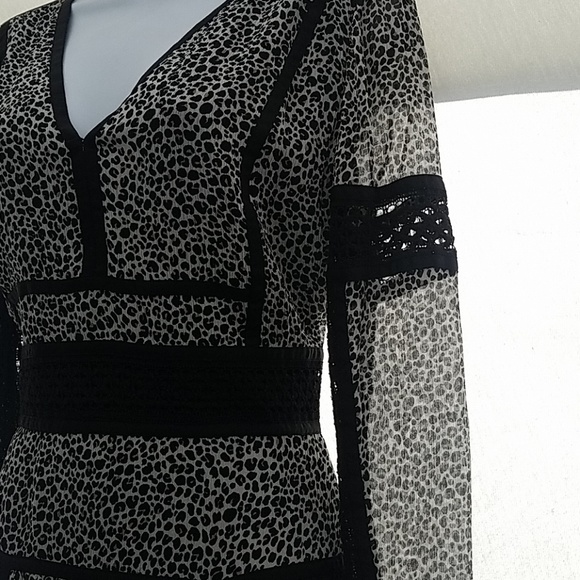 Authentic Burberry Dress - Picture 4 of 7